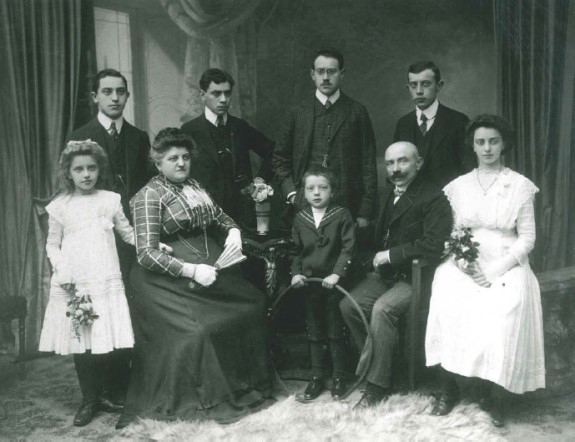 Fortgang Family Photo circa 1909